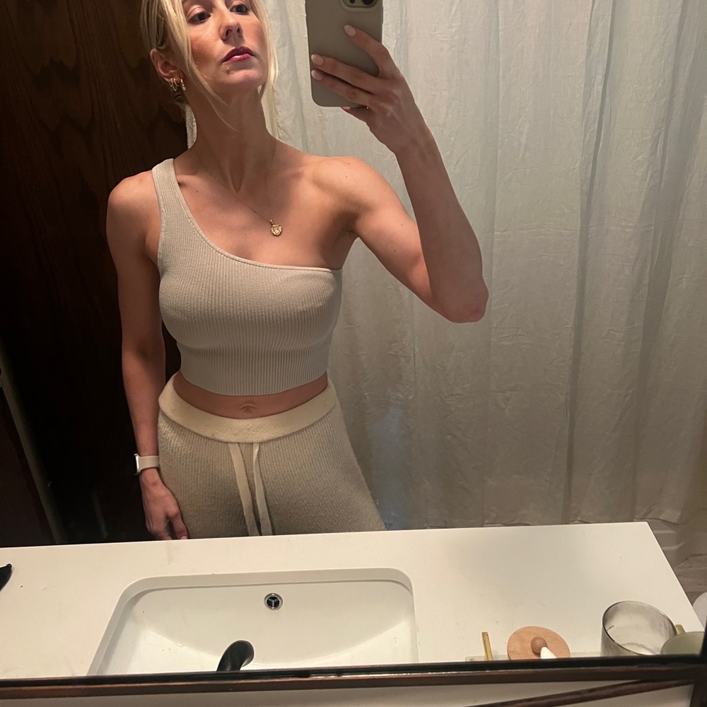 Aritzia Babaton One Strap Tank in Cream